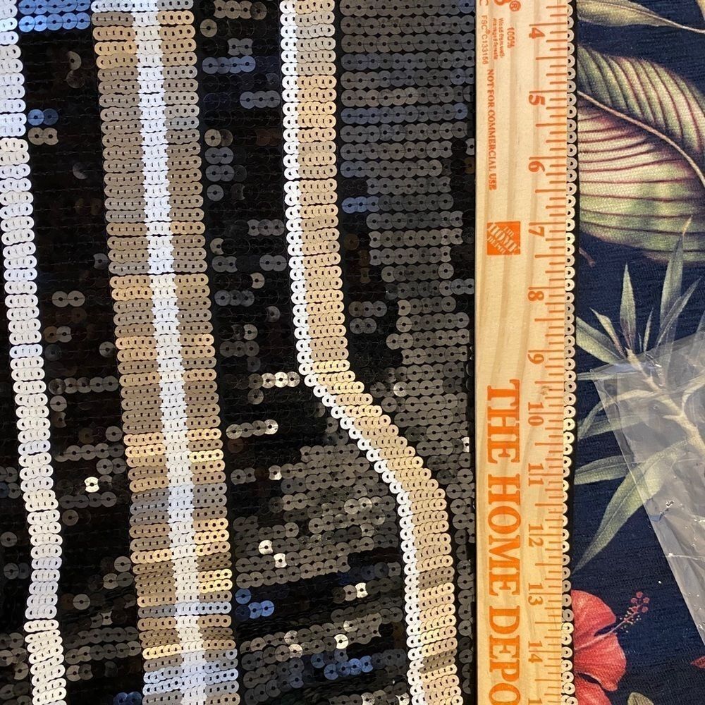 EUC Express sequined skirt. Size S. - Picture 9 of 9